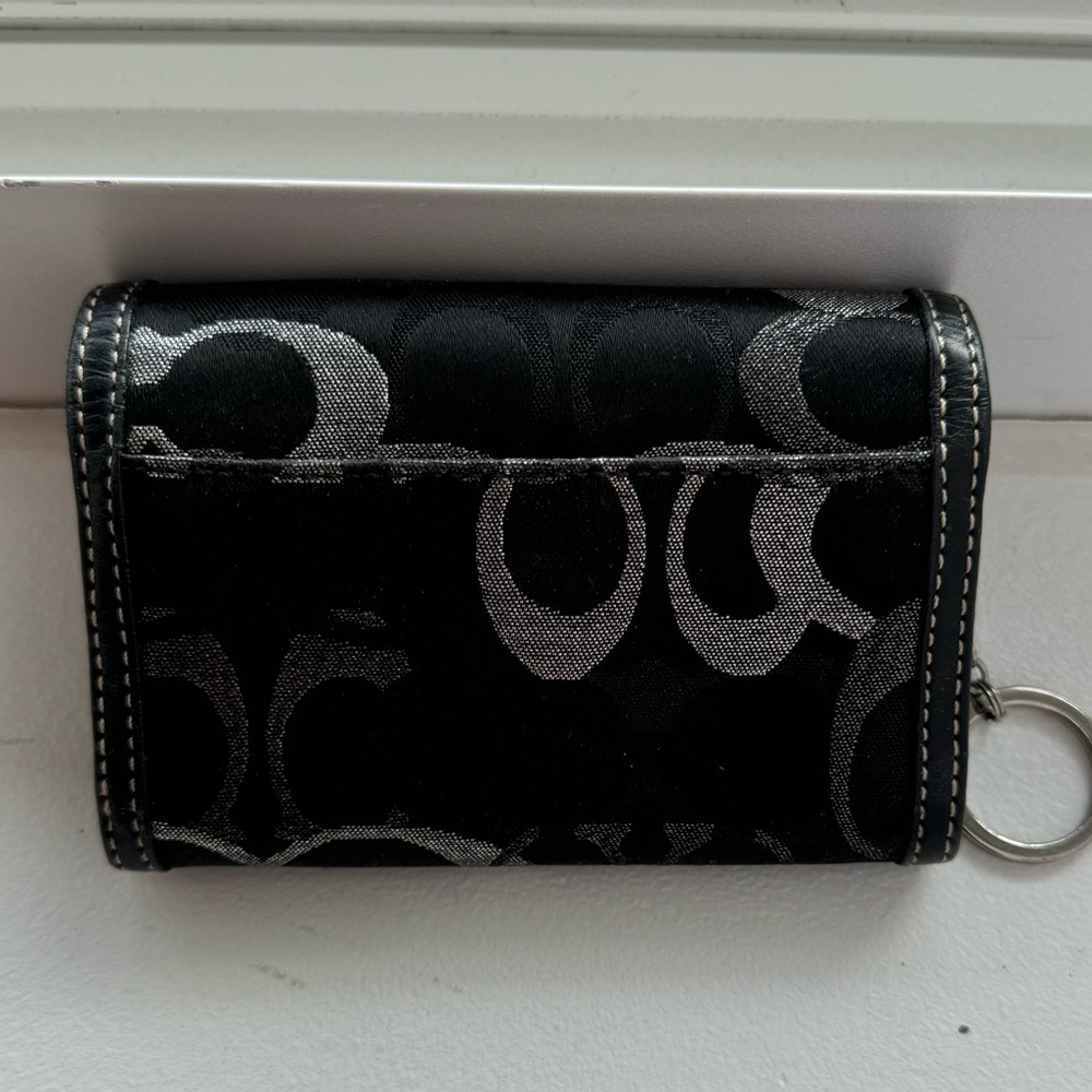 Signature Coach Design Wallet with Keychain - Picture 3 of 6